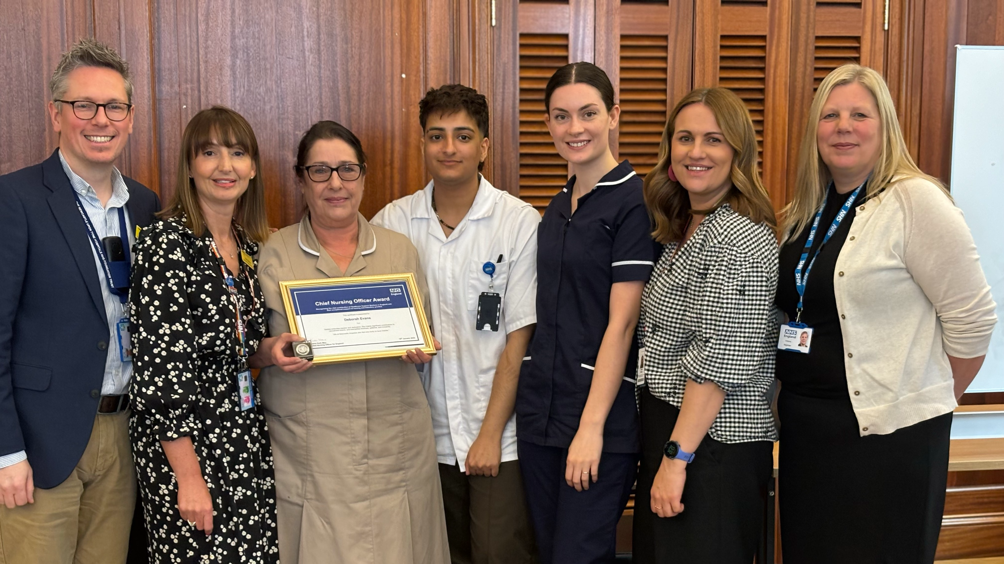 Debbie Evans with Executive Director of Nursing Ian Joy, Deputy Chief Nurse Lisa Guthrie, work colleagues and Victoria Bagshaw